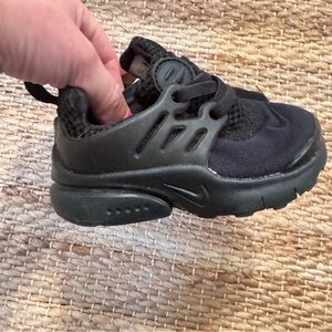 Nike Little Presto Toddler Size 5C  Sneakers Triple Black